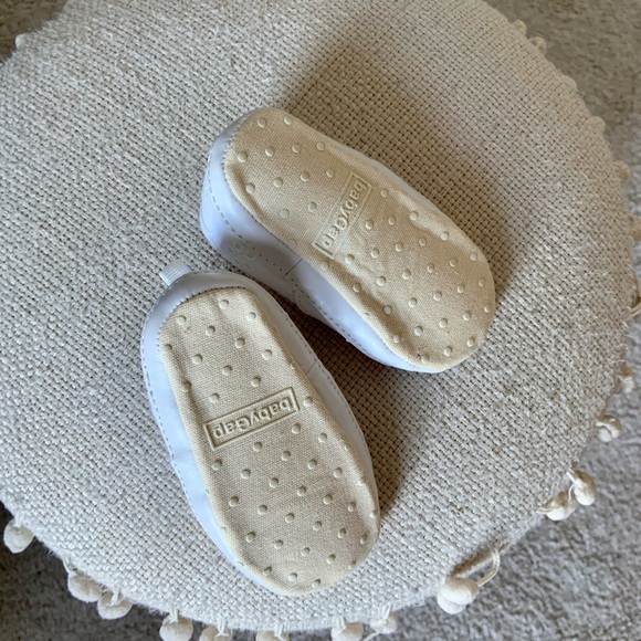 NWOT Baby GAP eyelet white shoes 6-12 months - Picture 5 of 5